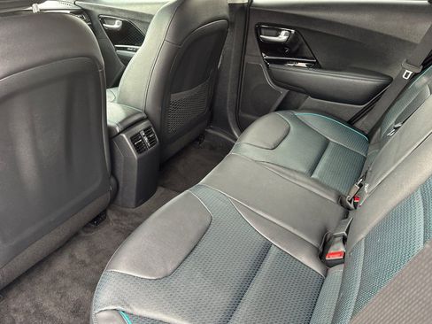 Used 2022 Kia Niro EX Premium image 13