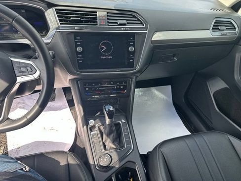 Used 2023 Volkswagen Tiguan SE AWD/4WD image 10