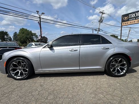 Used 2018 Chrysler 300 S w/ 300S Premium Group RWD image 8
