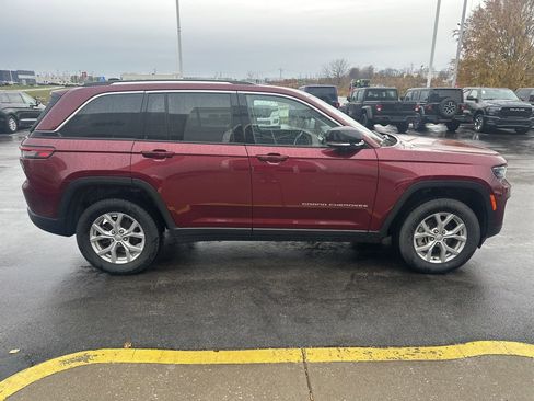 Used 2023 Jeep Grand Cherokee Limited image 2