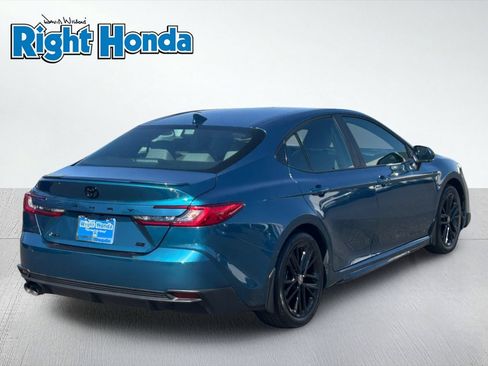 Used 2025 Toyota Camry SE w/ Convenience Package FWD image 5