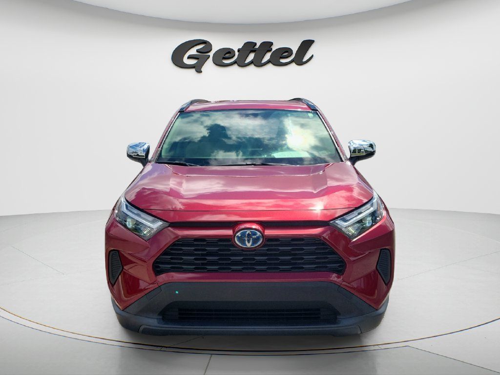 Used 2024 Toyota RAV4 LE AWD/4WD image 2