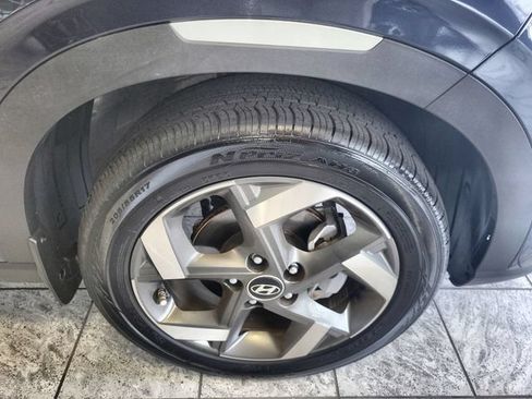 Used 2025 Hyundai Venue Limited FWD image 10