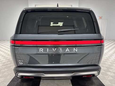 Used 2025 Rivian R1S Adventure Dual AWD/4WD image 4