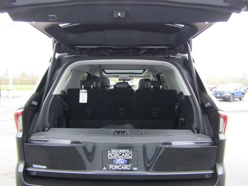 Used 2025 Lincoln Navigator Reserve AWD/4WD image 7