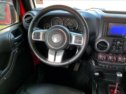 Used 2017 Jeep Wrangler Freedom Edition image 7