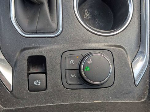 Used 2023 Chevrolet Traverse LT FWD image 26