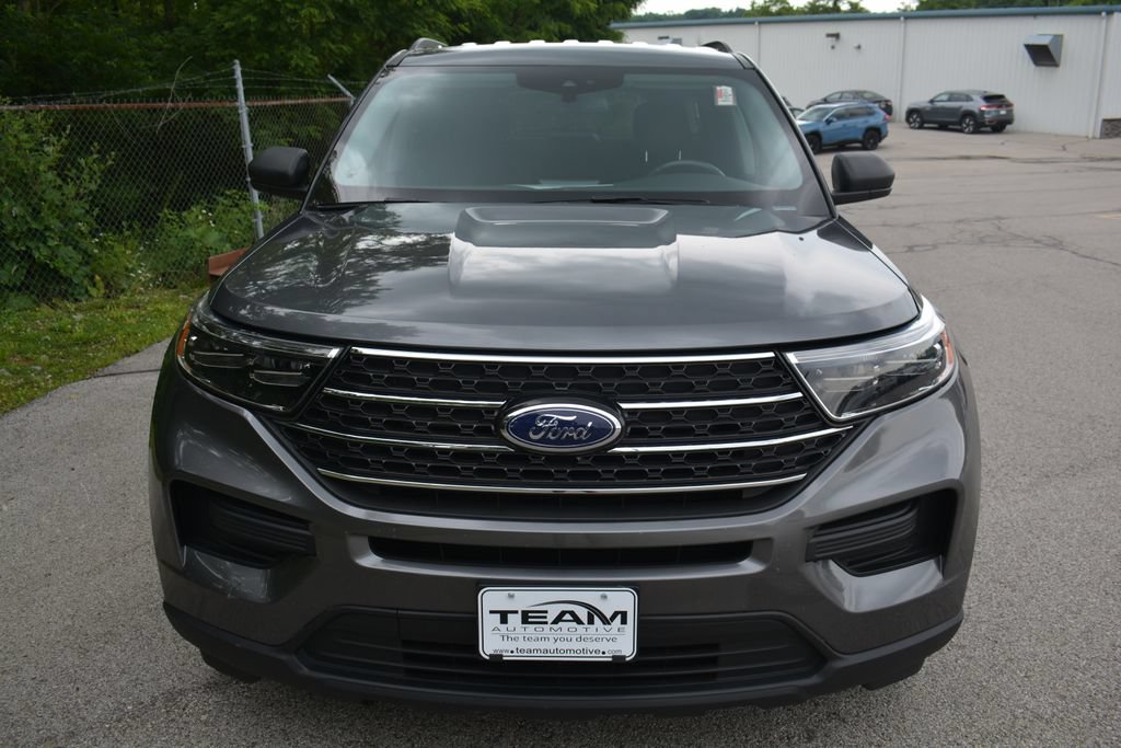 Used 2022 Ford Explorer XLT AWD/4WD image 2