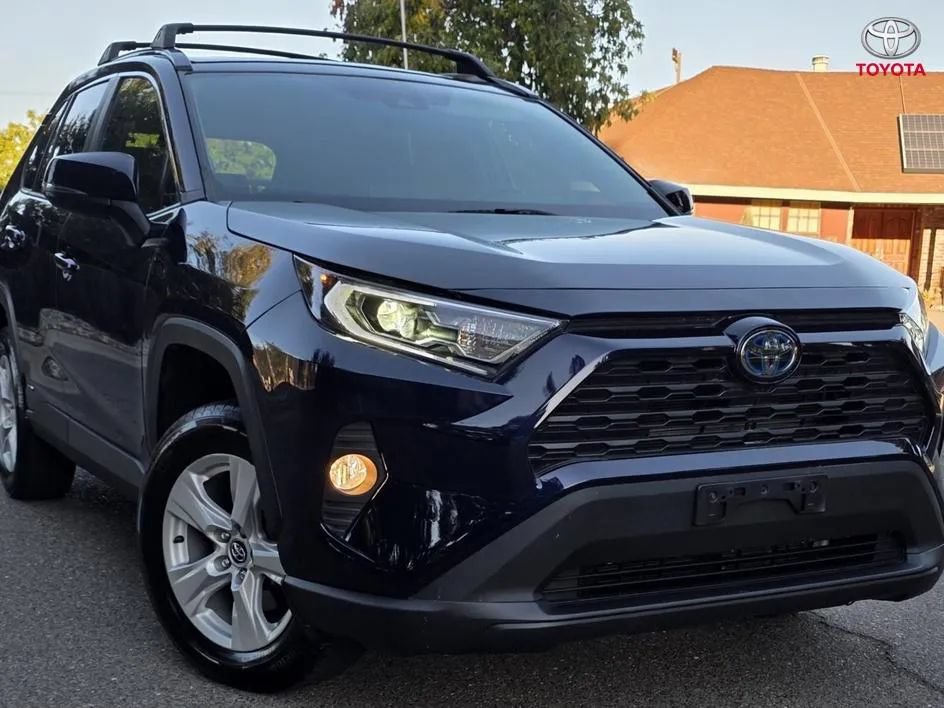 Used 2020 Toyota RAV4 XLE w/ Convenience Package AWD/4WD image 1