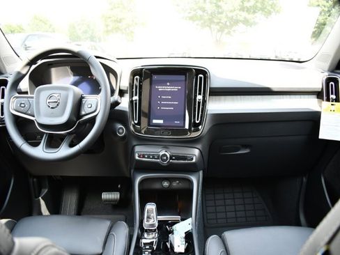 New 2025 Volvo XC40 B5 Plus w/ Protection Package Premier image 18