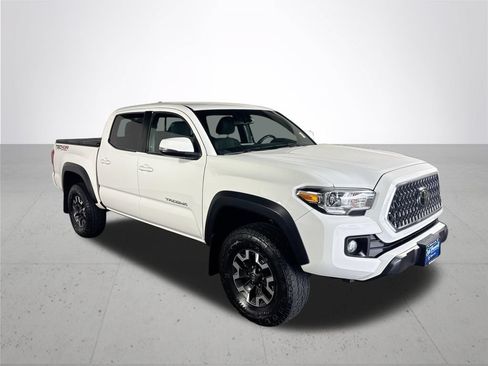 Used 2019 Toyota Tacoma TRD Off-Road w/ Technology Package AWD/4WD image 4