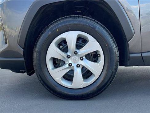 Certified 2020 Toyota RAV4 LE AWD/4WD image 24