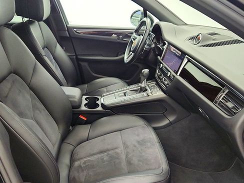 Used 2021 Porsche Macan image 25
