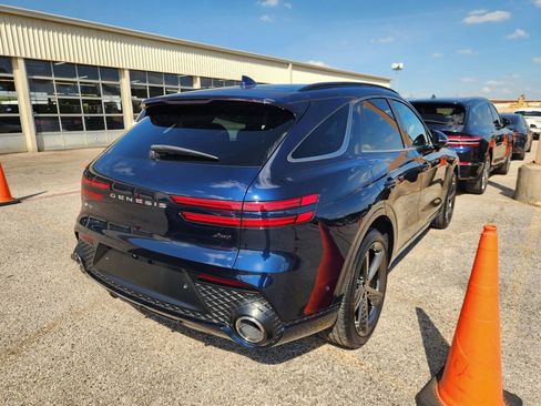 Used 2023 Genesis GV70 2.5T w/ Sport Prestige Package image 3