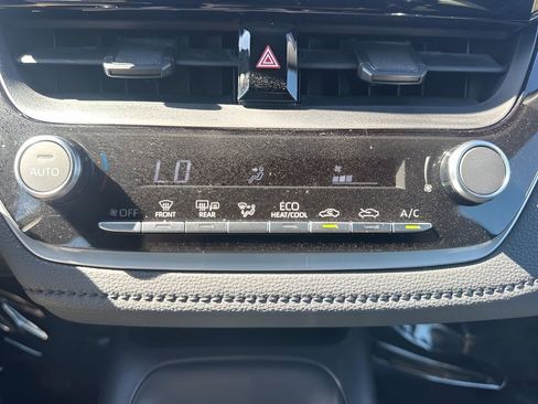 Used 2025 Toyota Corolla SE image 17