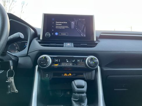 Used 2025 Toyota RAV4 LE image 21