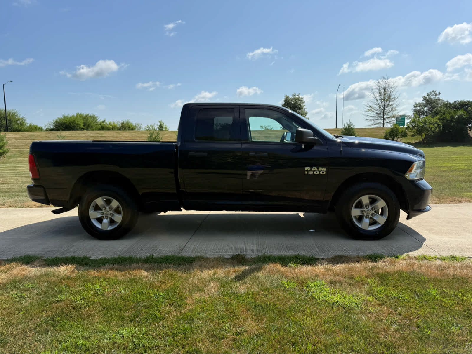 Used 2017 RAM 1500 Express AWD/4WD image 5