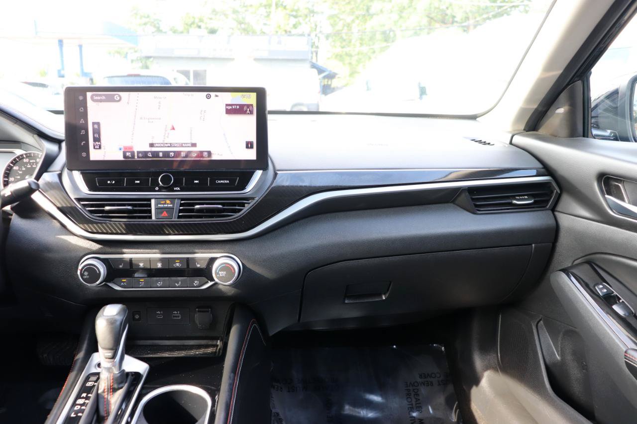 Used 2024 Nissan Altima 2.5 SR w/ SR Premium Package FWD image 18