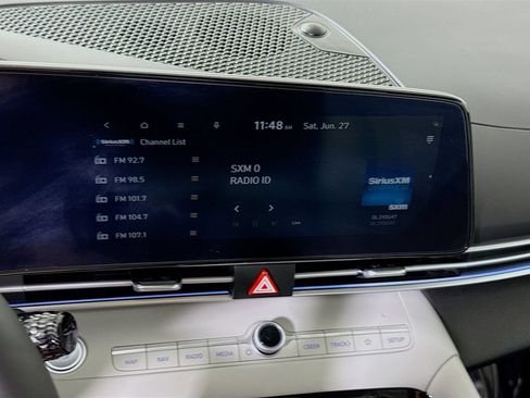 Certified 2025 Hyundai Elantra Limited FWD image 6