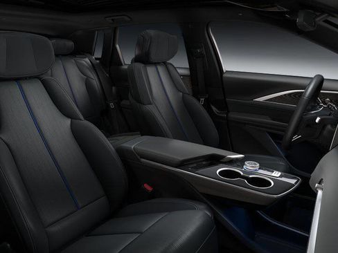 New 2026 Cadillac Lyriq Luxury AWD/4WD image 35