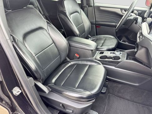 Certified 2025 Ford Escape Platinum image 20