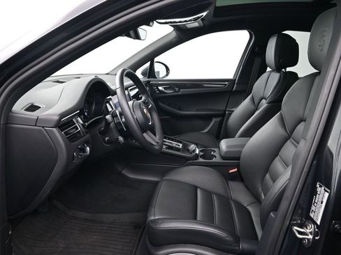 Certified 2026 Porsche Macan image 4