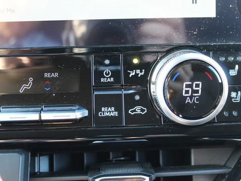 Used 2023 Toyota Highlander Platinum AWD/4WD image 23