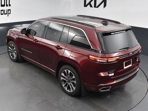 Used 2024 Jeep Grand Cherokee Overland AWD/4WD image 12