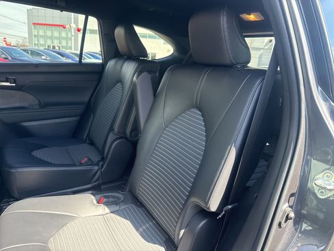 Used 2023 Toyota Highlander XSE image 14