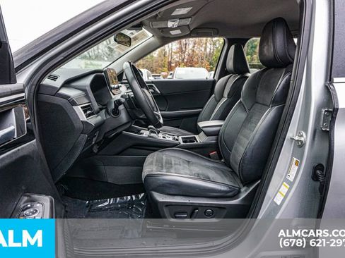 Used 2024 Mitsubishi Outlander SE image 18