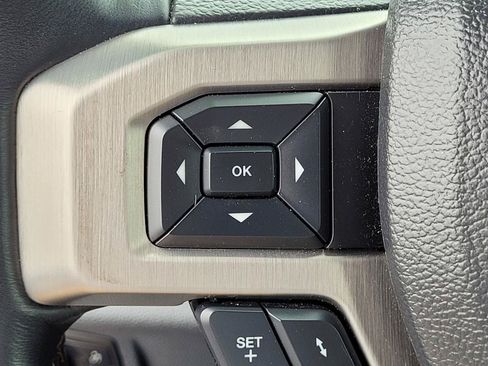 Used 2022 Ford F250 Platinum w/ FX4 Off-Road Package AWD/4WD image 31