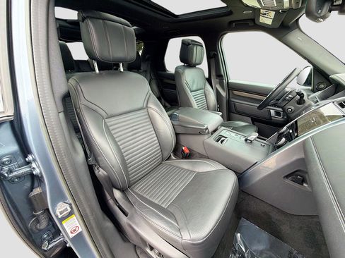 Used 2023 Land Rover Discovery Metropolitan Edition image 15
