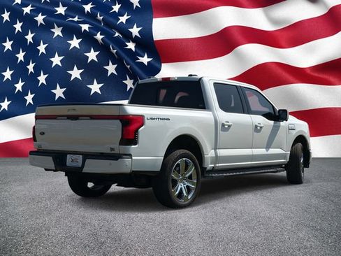 Used 2023 Ford F150 Lightning Platinum AWD/4WD image 5