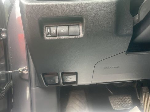 Used 2019 Toyota RAV4 XLE image 18