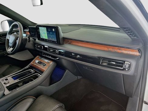Used 2025 Lincoln Aviator Black Label w/ Jet Appearance Package AWD/4WD image 33