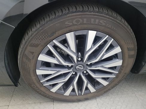 Used 2025 Nissan Altima 2.5 SV FWD image 31