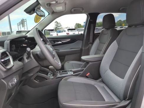 Used 2025 Chevrolet TrailBlazer LT AWD/4WD image 13