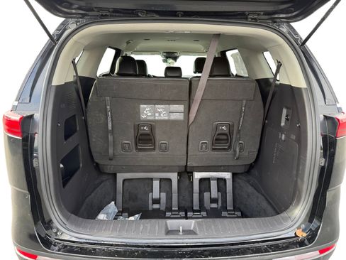 Used 2024 Kia Carnival LX image 17
