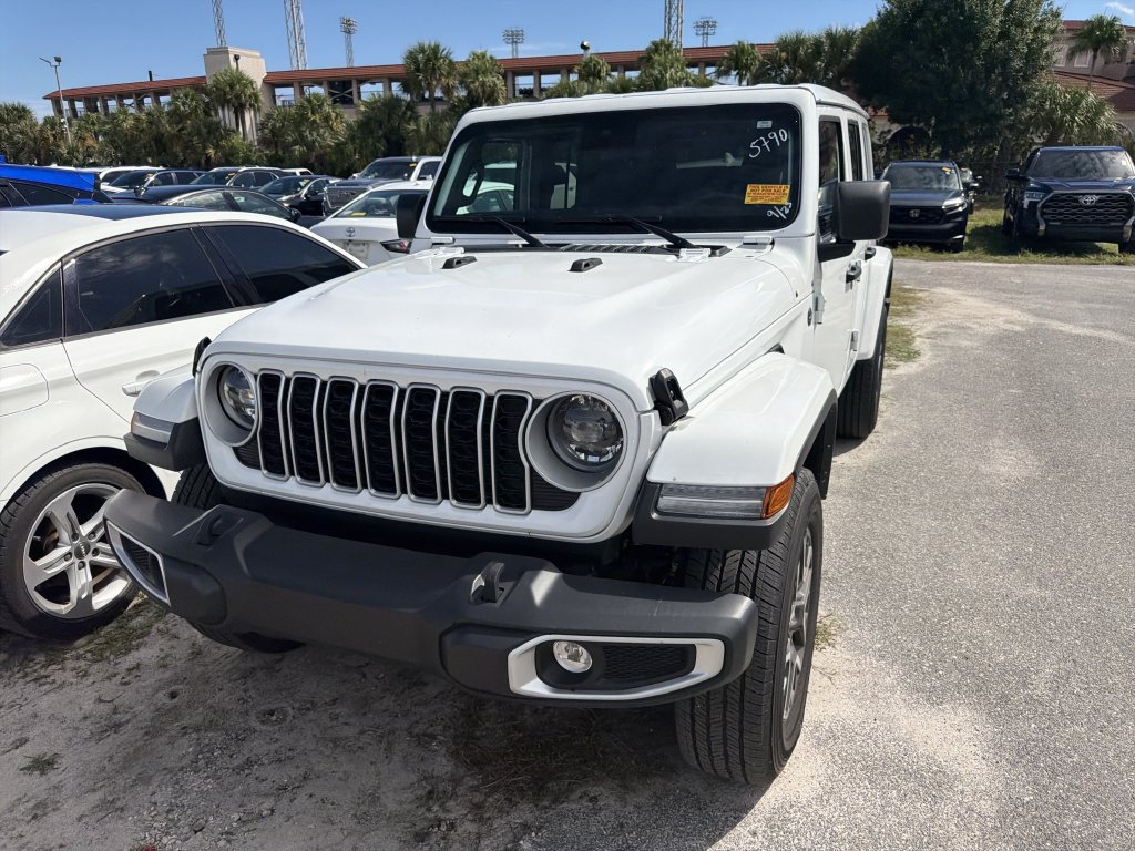 Used 2025 Jeep Wrangler Unlimited Sahara AWD/4WD image 4