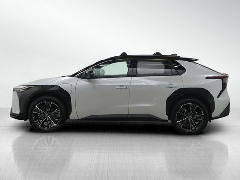 Used 2023 Toyota bZ4X Limited image 2