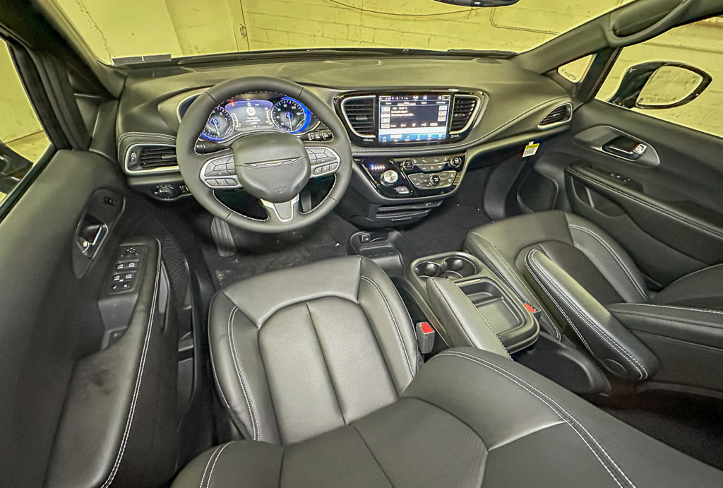 New 2027 Chrysler Pacifica Select AWD/4WD image 9