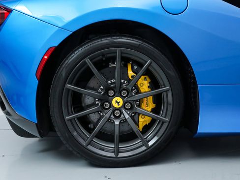 Certified 2022 Ferrari F8 Tributo RWD image 40