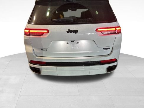 Used 2023 Jeep Grand Cherokee L Summit AWD/4WD image 3