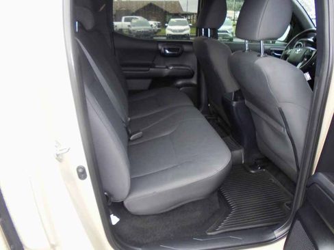 Used 2019 Toyota Tacoma TRD Sport image 10