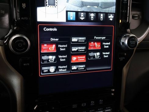 Used 2019 RAM 2500 Laramie w/ Night Edition image 7