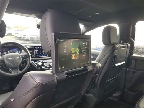 Certified 2021 Chrysler Pacifica Touring-L w/ Uconnect Theater Family Group image 12