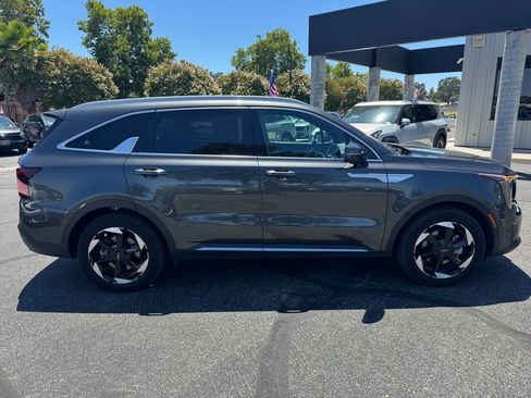 Certified 2025 Kia Sorento SX Prestige image 5