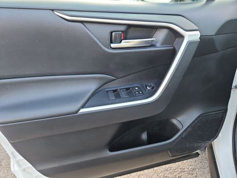 Used 2020 Toyota RAV4 XLE image 14