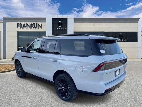 New 2025 Lincoln Navigator Reserve w/ Jet Appearance Package AWD/4WD image 5