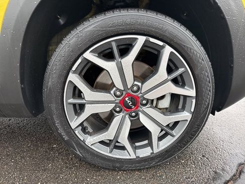 Used 2023 Kia Seltos SX w/ SX Sunroof Package image 9